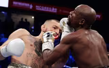 Khoảnh khắc Mayweather phản đòn hạ gục McGregor trong 