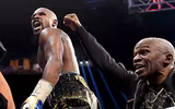 Khoảnh khắc Mayweather phản đòn hạ gục McGregor trong 