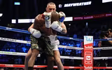 Khoảnh khắc Mayweather phản đòn hạ gục McGregor trong 