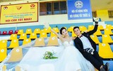 Thủ môn điển trai Nguyễn Hoài Anh tung ảnh cưới lãng mạn chụp trên sân Cẩm Phả