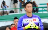 Thủ môn điển trai Nguyễn Hoài Anh tung ảnh cưới lãng mạn chụp trên sân Cẩm Phả