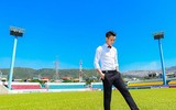 Thủ môn điển trai Nguyễn Hoài Anh tung ảnh cưới lãng mạn chụp trên sân Cẩm Phả