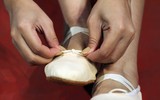 Hình ảnh hậu trường ít thấy của nghệ sỹ xiếc trước giờ sân khấu sáng đèn