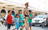 Hình ảnh người Hà Nội ứng xử văn minh, thanh lịch