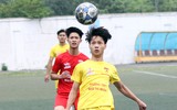 Ngược dòng trên chấm penalty, đương kim vô địch THPT Trần Quốc Tuấn vào chung kết