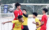 Ngược dòng trên chấm penalty, đương kim vô địch THPT Trần Quốc Tuấn vào chung kết