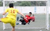 Ngược dòng trên chấm penalty, đương kim vô địch THPT Trần Quốc Tuấn vào chung kết