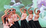 [ẢNH] Nữ sinh Hà thành khoe tài sắc qua các tiết mục biểu diễn đặc sắc