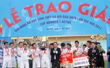 THPT Nguyễn Thị Minh Khai ăn mừng chức vô địch lần thứ ba