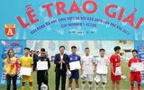 THPT Nguyễn Thị Minh Khai ăn mừng chức vô địch lần thứ ba