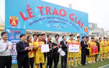 THPT Nguyễn Thị Minh Khai ăn mừng chức vô địch lần thứ ba