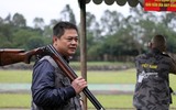 [ẢNH] Nữ xạ thủ phấn khích khi được trổ tài bắn đĩa bay với các 