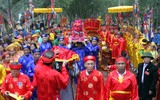 Bỏ tục 'cướp giò hoa tre', người dân kiên nhẫn xếp hàng xin 'lộc' Thánh Gióng