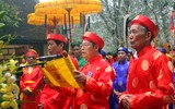Bỏ tục 'cướp giò hoa tre', người dân kiên nhẫn xếp hàng xin 'lộc' Thánh Gióng