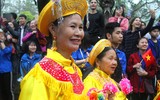 Bỏ tục 'cướp giò hoa tre', người dân kiên nhẫn xếp hàng xin 'lộc' Thánh Gióng
