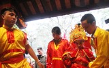 Bỏ tục 'cướp giò hoa tre', người dân kiên nhẫn xếp hàng xin 'lộc' Thánh Gióng