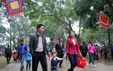 Bỏ tục 'cướp giò hoa tre', người dân kiên nhẫn xếp hàng xin 'lộc' Thánh Gióng