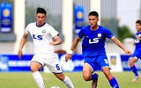 Thắng trận, cầu thủ U17 PVF cúi đầu lễ phép trước ban huấn luyện đối phương