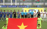 Thắng trận, cầu thủ U17 PVF cúi đầu lễ phép trước ban huấn luyện đối phương