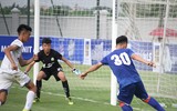 Thắng trận, cầu thủ U17 PVF cúi đầu lễ phép trước ban huấn luyện đối phương