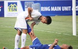 Thắng trận, cầu thủ U17 PVF cúi đầu lễ phép trước ban huấn luyện đối phương