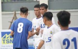 Thắng trận, cầu thủ U17 PVF cúi đầu lễ phép trước ban huấn luyện đối phương