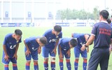Thắng trận, cầu thủ U17 PVF cúi đầu lễ phép trước ban huấn luyện đối phương