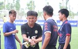 Thắng trận, cầu thủ U17 PVF cúi đầu lễ phép trước ban huấn luyện đối phương