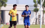 [ẢNH] Đáng yêu hình ảnh Công Phượng kéo ô che cho đồng đội nghỉ ngơi