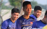 [ẢNH] Đáng yêu hình ảnh Công Phượng kéo ô che cho đồng đội nghỉ ngơi