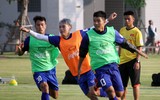 [ẢNH] Thiếu nửa đội hình, thầy Park xếp thủ môn Văn Lâm đá đối kháng