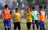 [ẢNH] Thiếu nửa đội hình, thầy Park xếp thủ môn Văn Lâm đá đối kháng