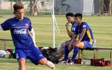 [ẢNH] Thiếu nửa đội hình, thầy Park xếp thủ môn Văn Lâm đá đối kháng