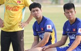 [ẢNH] Đáng yêu hình ảnh Công Phượng kéo ô che cho đồng đội nghỉ ngơi