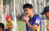 [ẢNH] Đáng yêu hình ảnh Công Phượng kéo ô che cho đồng đội nghỉ ngơi