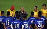 HLV Park Hang-seo cho học trò chơi... bóng ném trước giải tứ hùng