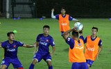 HLV Park Hang-seo cho học trò chơi... bóng ném trước giải tứ hùng
