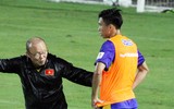 HLV Park Hang-seo cho học trò chơi... bóng ném trước giải tứ hùng