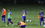 HLV Park Hang-seo cho học trò chơi... bóng ném trước giải tứ hùng