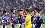 [ẢNH] Cầu thủ Hà Nội công kênh bầu Hiển, ăn mừng chức vô địch V-League 2018