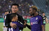 [ẢNH] Cầu thủ Hà Nội công kênh bầu Hiển, ăn mừng chức vô địch V-League 2018