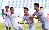 [Ảnh] Bùi Tiến Dũng cùng đồng đội vỡ òa cảm xúc trong ngày vô địch hạng Nhất