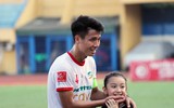 [Ảnh] Bùi Tiến Dũng cùng đồng đội vỡ òa cảm xúc trong ngày vô địch hạng Nhất