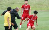 [ẢNH] Thầy Park đá bóng 