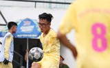 [ẢNH] 10 phút trên sân của Đào Vương Thành, cầu thủ chỉ có 1 tay