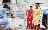 [ẢNH] 10 phút trên sân của Đào Vương Thành, cầu thủ chỉ có 1 tay