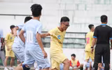 [ẢNH] 10 phút trên sân của Đào Vương Thành, cầu thủ chỉ có 1 tay