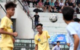 [ẢNH] 10 phút trên sân của Đào Vương Thành, cầu thủ chỉ có 1 tay