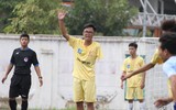 [ẢNH] 10 phút trên sân của Đào Vương Thành, cầu thủ chỉ có 1 tay