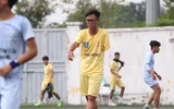 [ẢNH] 10 phút trên sân của Đào Vương Thành, cầu thủ chỉ có 1 tay